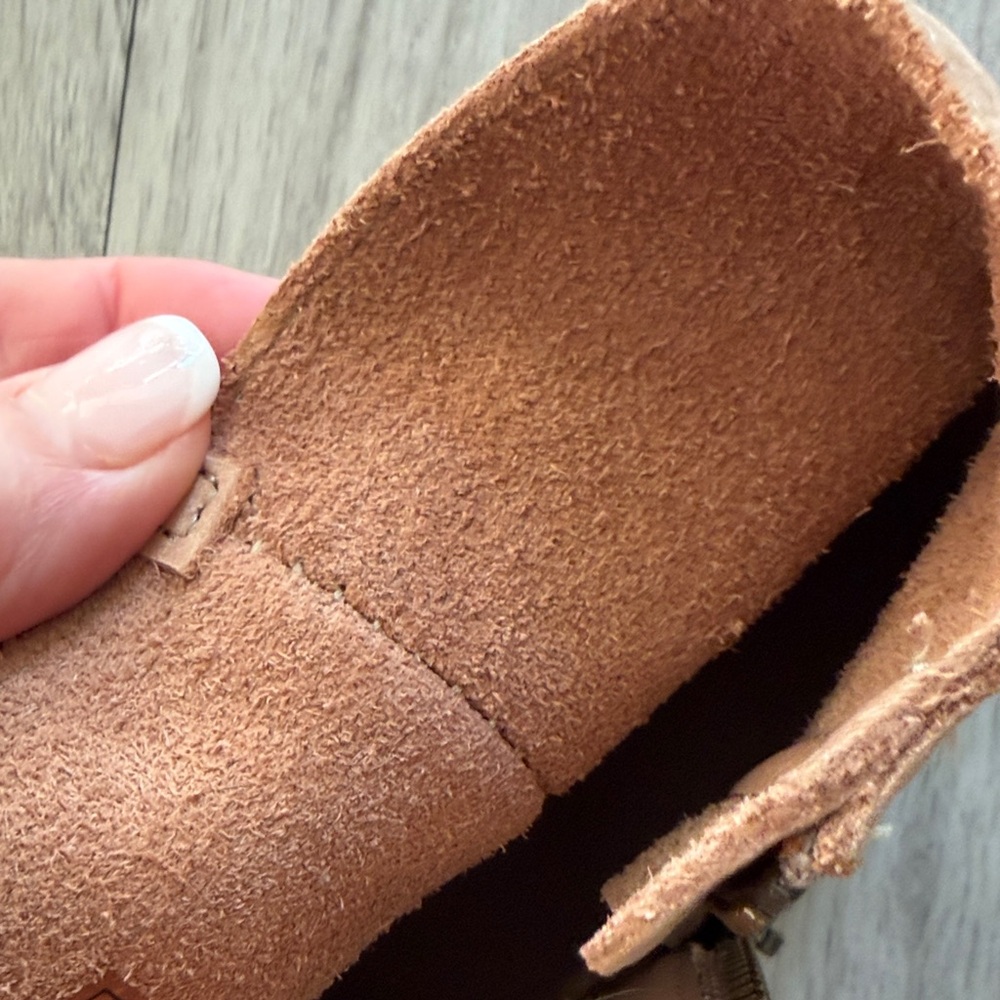 UGG Women's Tan Ankle Boots NWOT - Picture 12 of 12